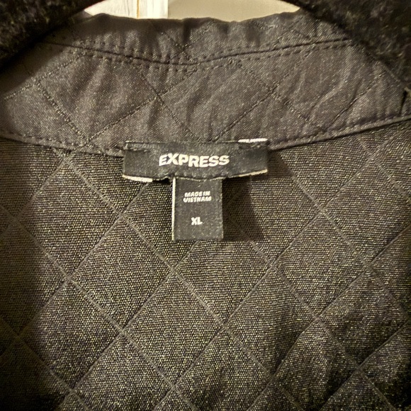 Express Women’s Black Quilted Shirt Jacket - Picture 3 of 5